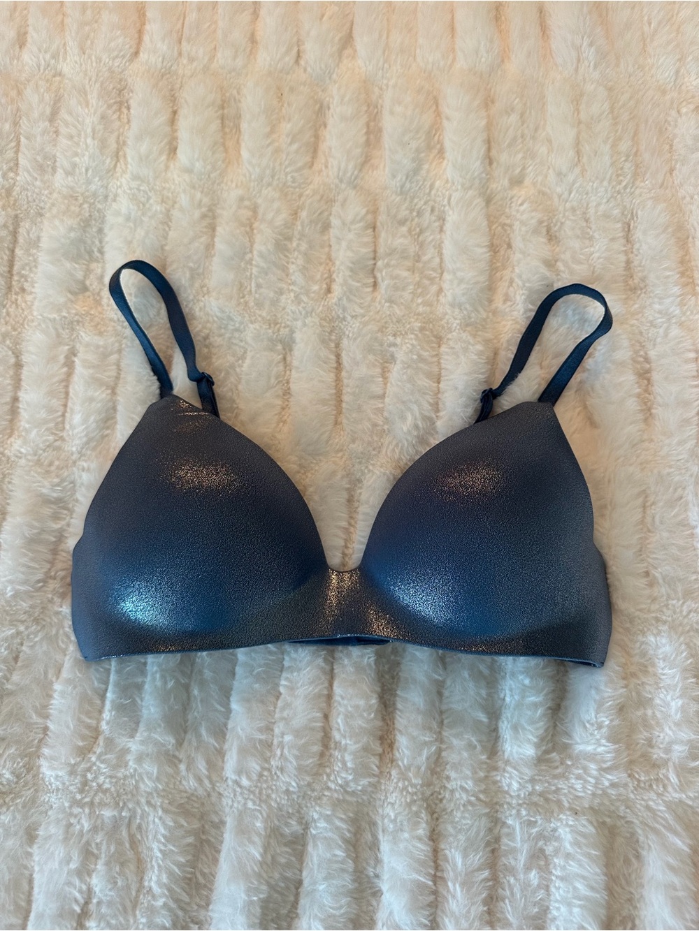 Victoria’s Secret Seamless Shimmer T-Shirt Bra in Blue Size 32B - Picture 1 of 5